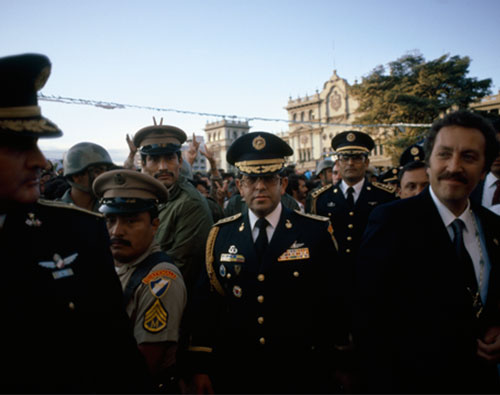 Elecciones de esperanza, desconfianza de militares